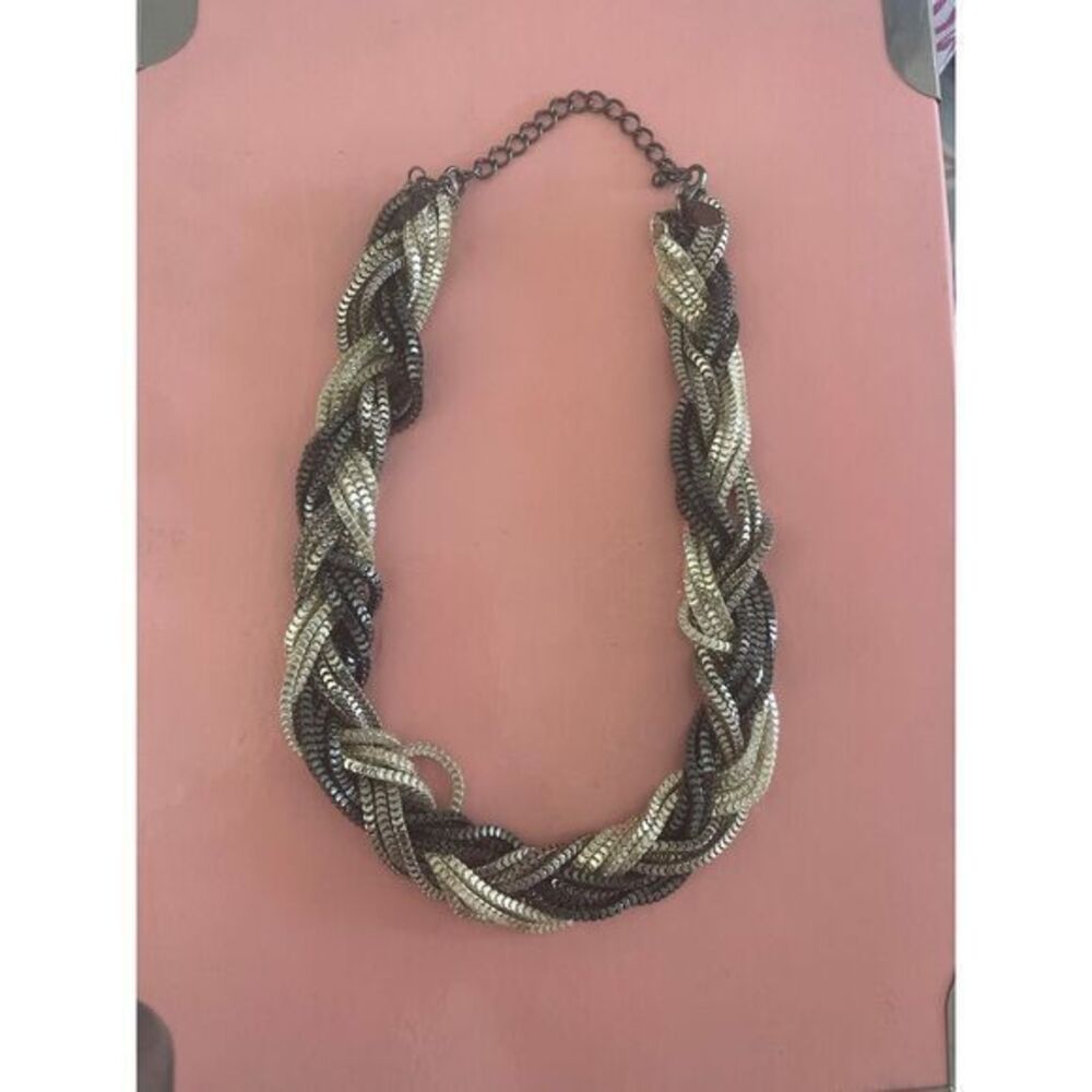 Necklace‎
